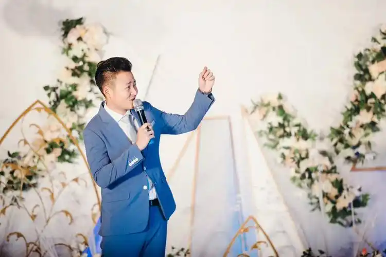 西安中式婚礼多少钱_地膜装修_婚礼主持_陕西婚宴酒店_婚庆服务项目有