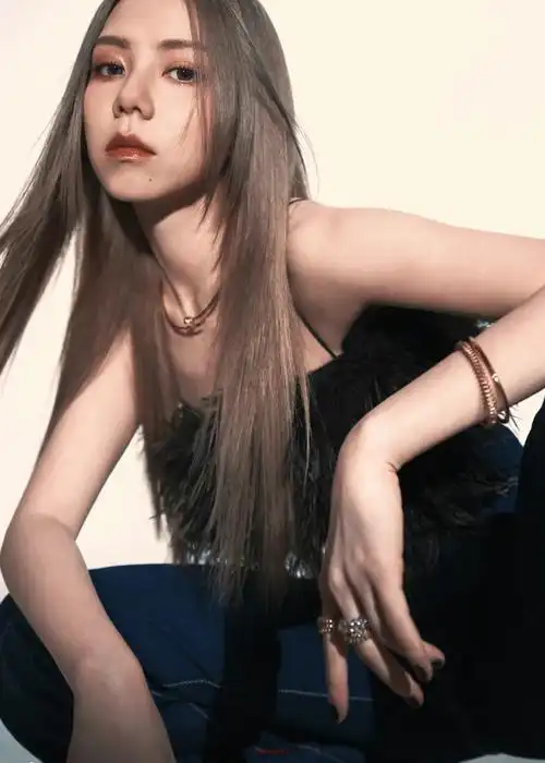 邓紫棋登billboard中国九月封面