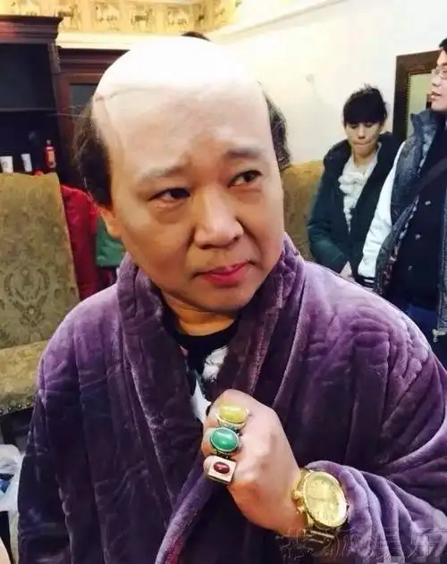 古代日本人的秃顶发型是怎么流行的还一根根的拔