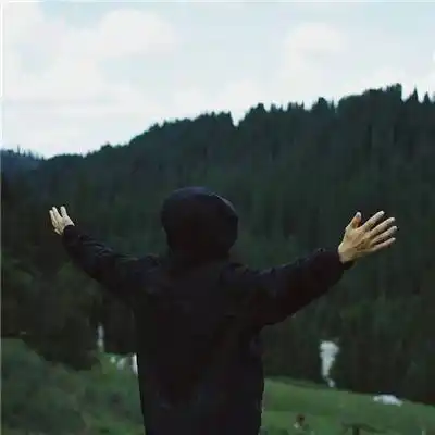 氛围感十足的男生背影头像_干净有氛围感的男生头像_头像_男生_氛围