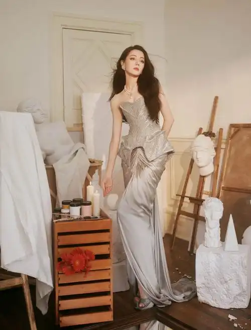 迪丽热巴工作室发图