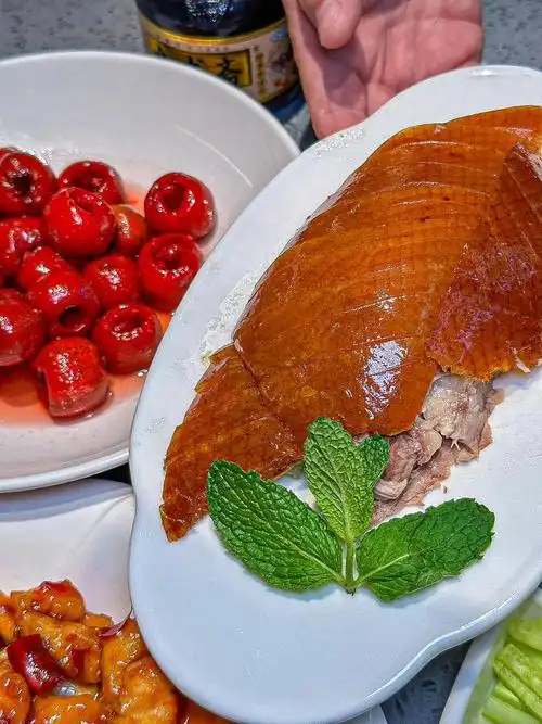 食材丰富,人均不过百,吃的超级棒 烤鸭 经典清真烤鸭历经百年传承