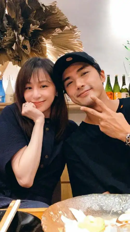 《爱上查美乐》男女主十年再聚,王心凌贺军翔贴头合照满满回忆杀