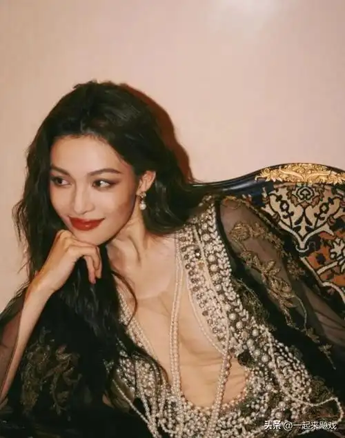 芳华钟楚曦又甜又酷最为妖艳