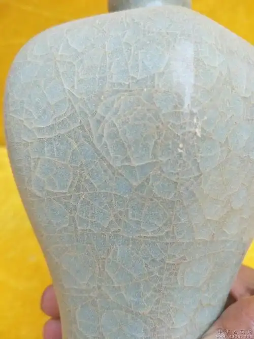 宋代冰裂纹六棱小口瓶