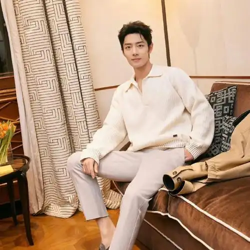 还有这个脚踝,简直就是名品.他真的什么风格都可以驾驭!肖战粉丝吃的