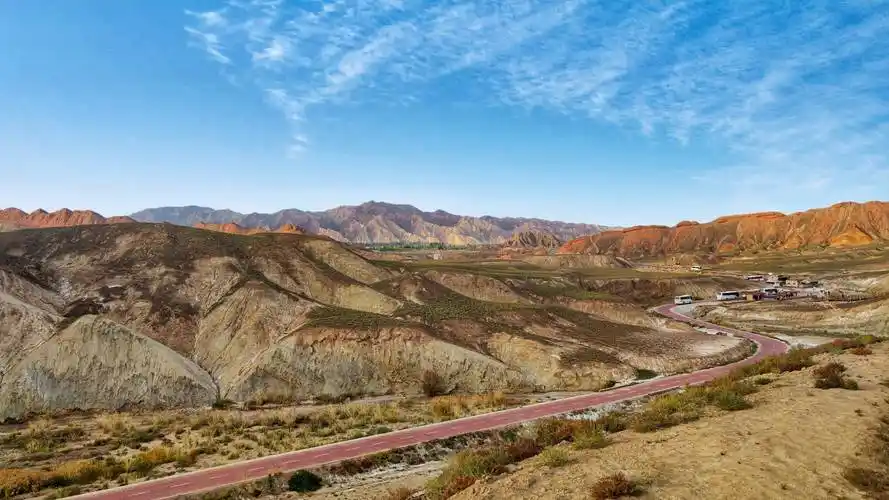 色彩在大自然的鬼斧神工下,上演了一场极富韵律感和层次感的视觉盛宴!