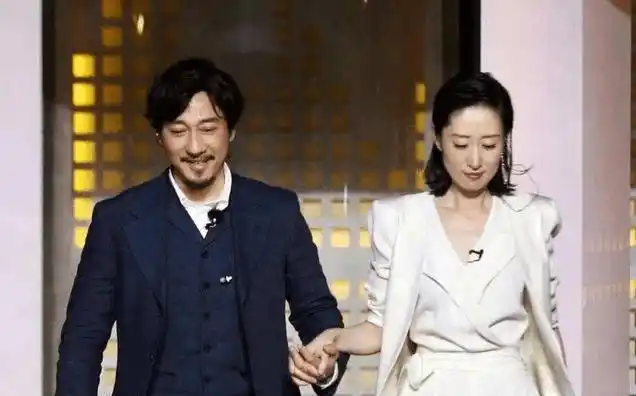 刘敏涛在30岁的时候嫁给了圈外人常乐,婚后生了一个女儿,而且结婚之后