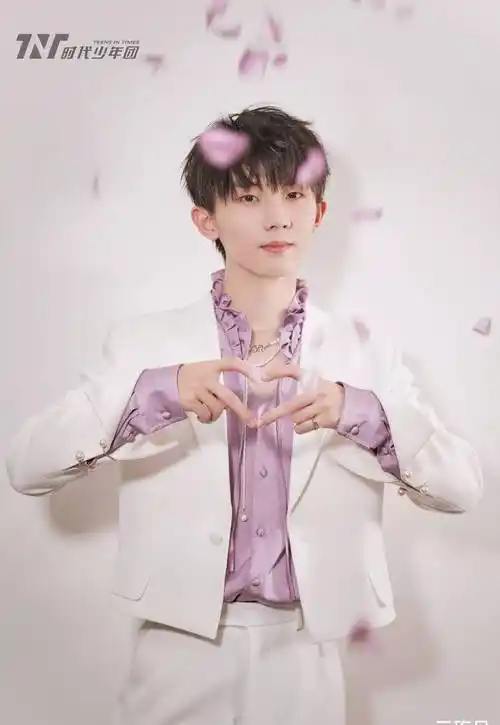 "浴火重生,是19岁的马嘉祺最好的代名词""玫瑰花不会一直开,但一直愿