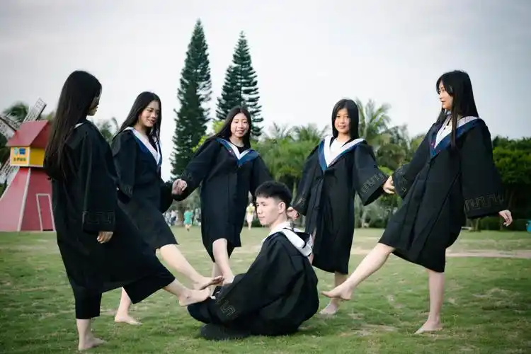 摄影活动之学士服毕业照