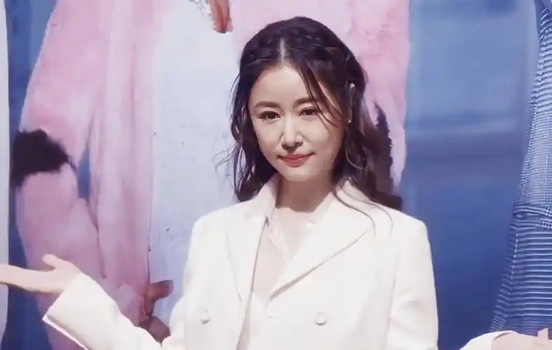 当照片放大后,林心如的状态真的有一种显老的模样,照片上的林心如的