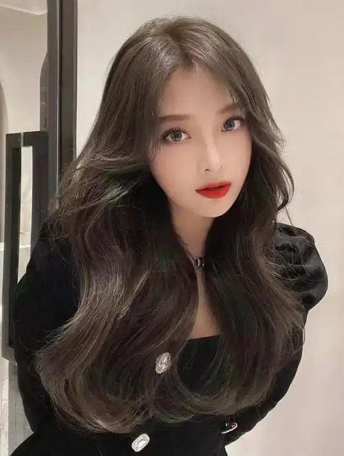 2021年最最显白的冷色系发色之一  #薯条小助手秋冬一定要染的颜 "