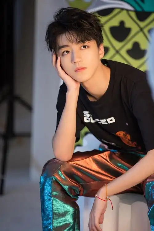 王俊凯机场怼路人怎么回事王俊凯机场怼路人说了什么2