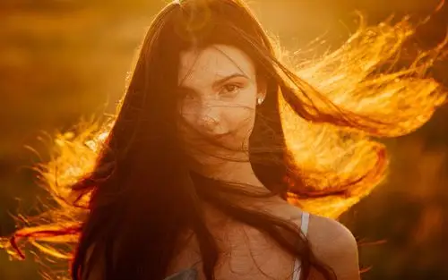 迎着夏天的风的美女桌面壁纸高清大图预览1920x1080_美女壁纸下载_美