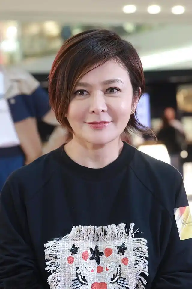 然而看到她的大饼脸一秒尴尬