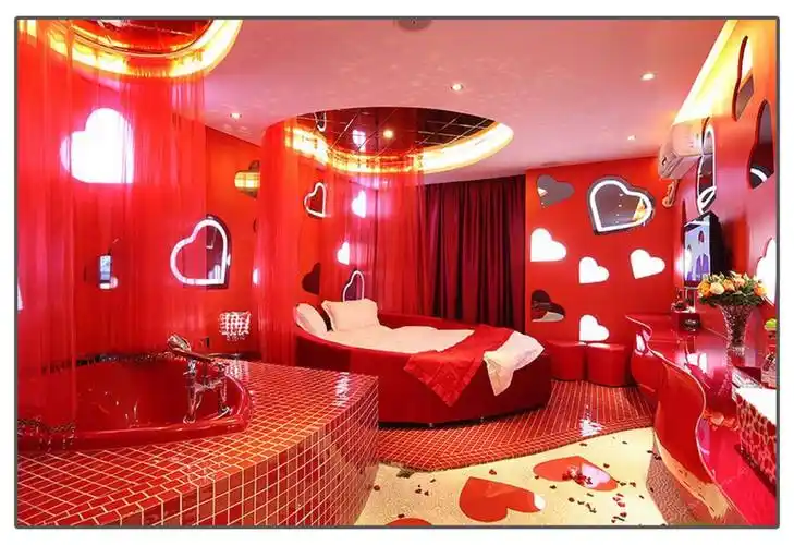 这个情侣酒店是认真的吗太辣眼睛了