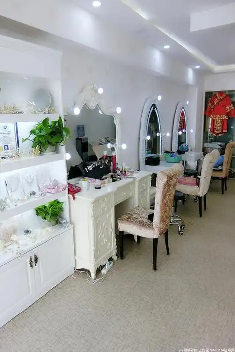 美容美妆店里图片真实照(美容店化妆台图片效果图造型)