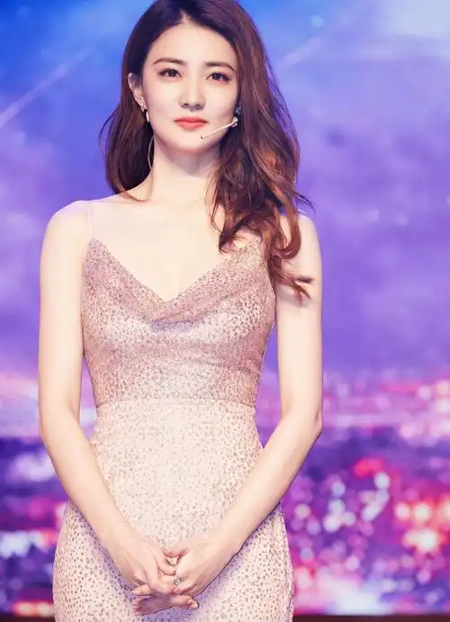 徐璐:第7149期时尚潮流美图欣赏