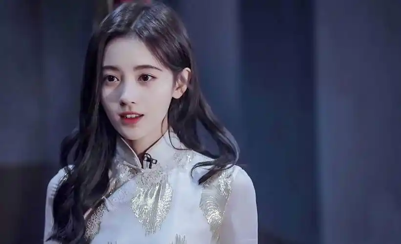 鞠婧祎拍时尚大片,运动装显身高,我却被她的腿吸引了_形象_因为_照片