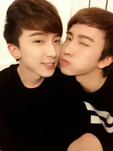 两个男生的爱,你怎么看