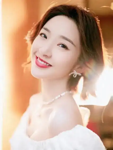 那些笑容格外灿烂迷人的女星