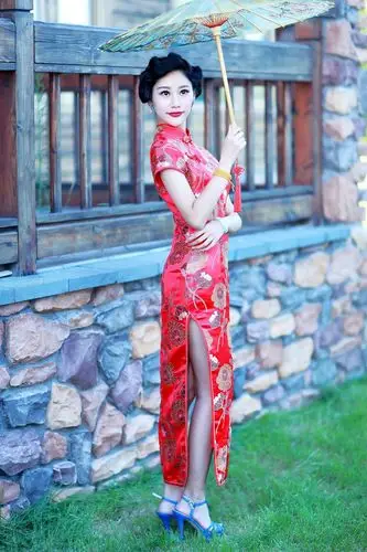 温婉迷人的旗袍美女前凸后翘极品写真图片