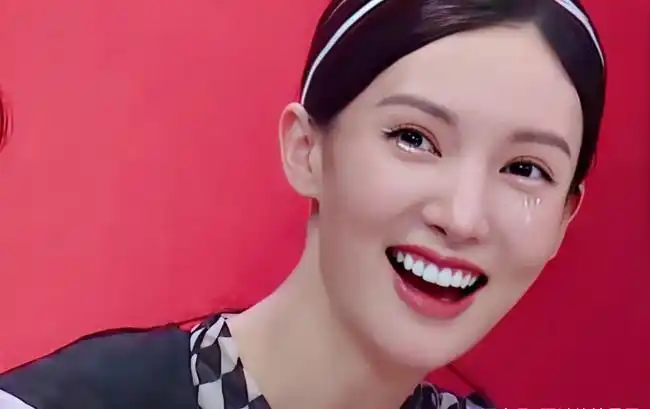 "从爱情里逃出的女人,如今逆风翻盘"金晨的前半生,给女人警醒|张萌