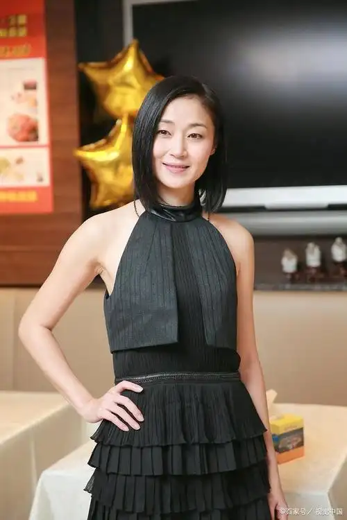 万绮雯:从香港第一腿模到幸福人生,感人爱情故事揭秘!