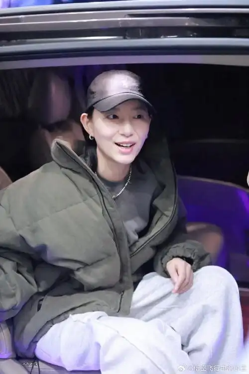 李斯丹妮超话lsdn#李斯丹妮#上班咯～wuli妮大宝宝@李斯丹妮