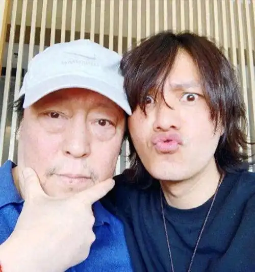 表面是小演员,背后却是经纪公司大老板,这些明星个个闷声发大财