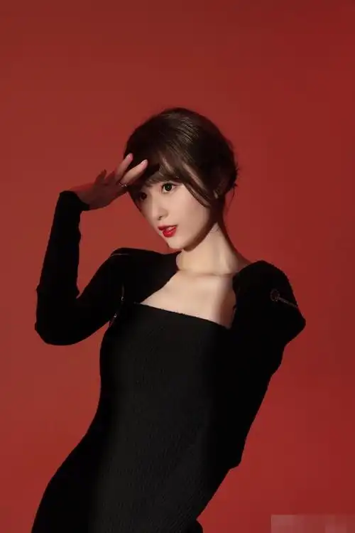 美女主播小七梦话库里红底黑毛衣极致魅惑组图