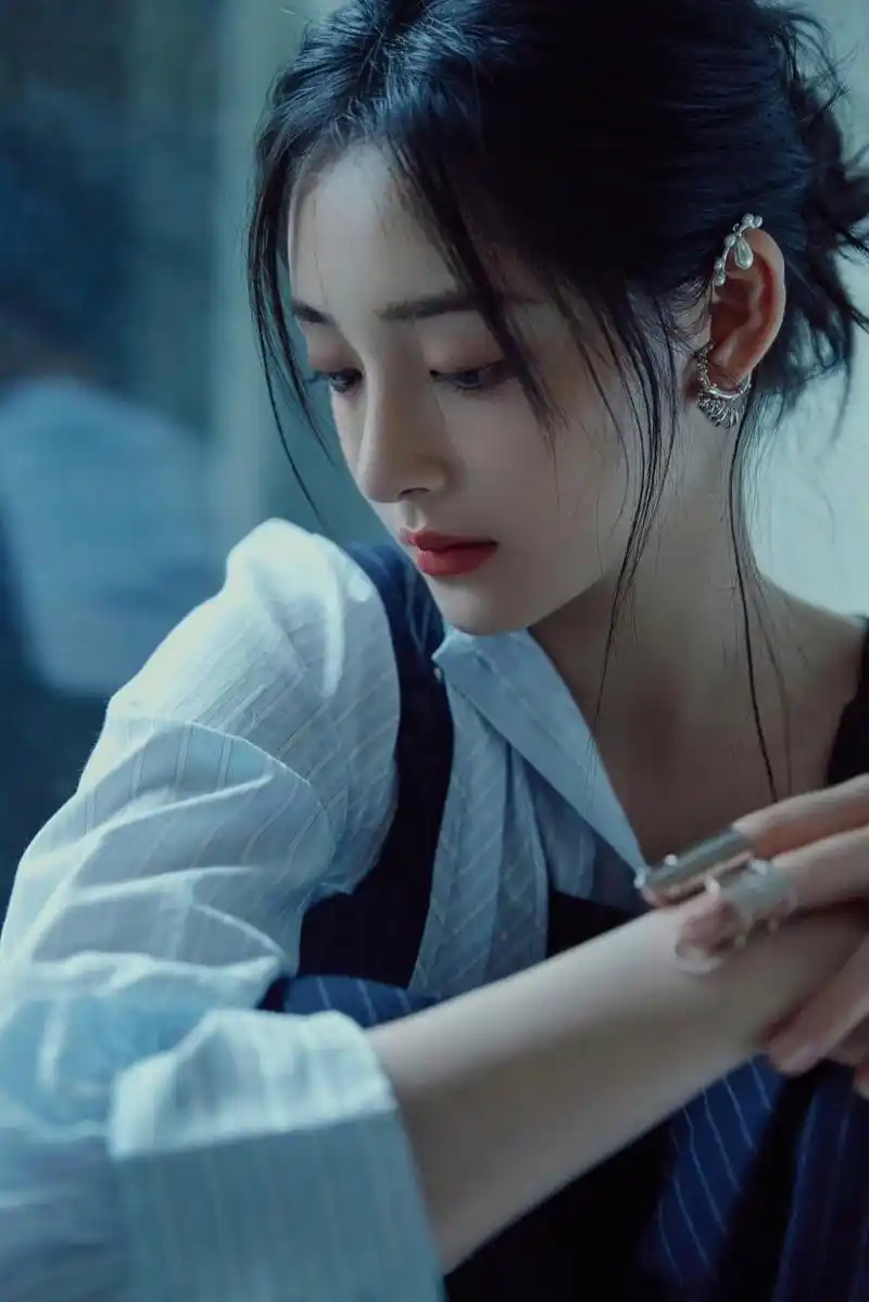 被周洁琼的蓝色忧郁风格给惊艳到了!