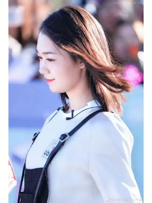 民族汉族出生地四川成都出生日期2000年12月28日星座摩羯座身高163 cm