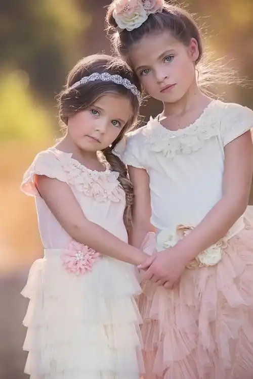 两个可爱的小女孩,可爱的小孩