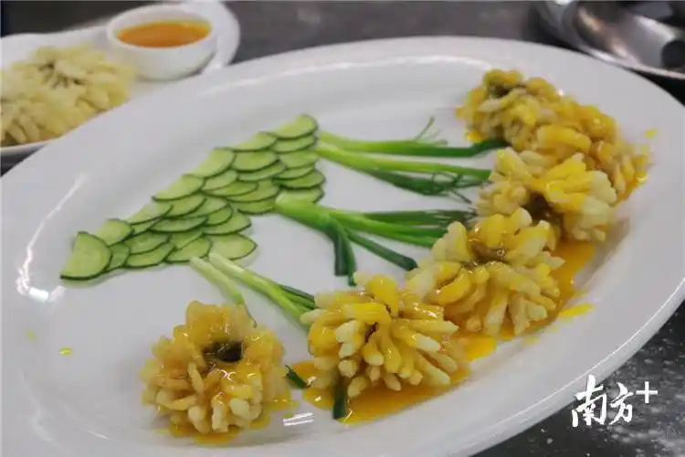 指定菜品"糖醋菊花鱼".