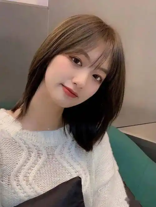 2021流行"秋风初恋锁骨发"_发型