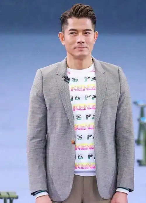 郭富城才是反油腻第一人不穿大叔装裤子短一截帅气不凡