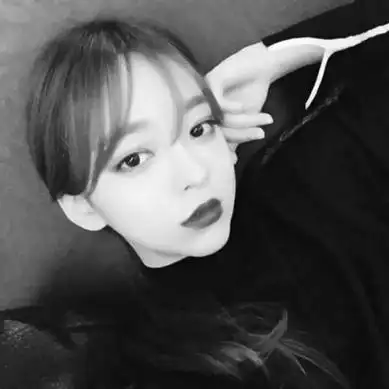 黑白女生头像冷酷高清黑白色的女生头像高冷气质美女头像