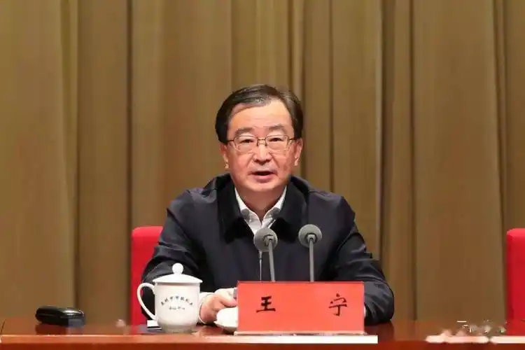 王宁在昆明市滇中新区领导干部大会上强调昆明要在各项工作中当表率做