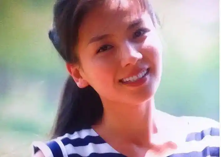 刘涛刚出道时的照片,长成这般模样,和现在相比简直判若两人