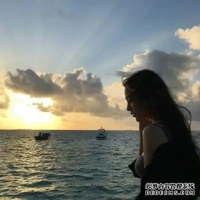 漂亮女生长发唯美背影头像大全2018 爱的太早终究不能终老_qq空间克隆