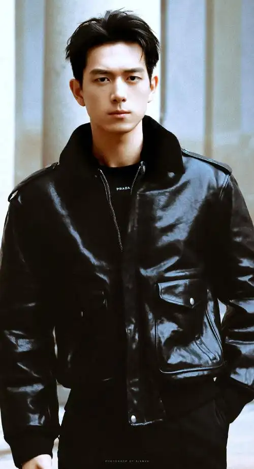 李现生图#lx#李现米兰时装周#    李现61壁纸  爱上穿皮衣的现资乔