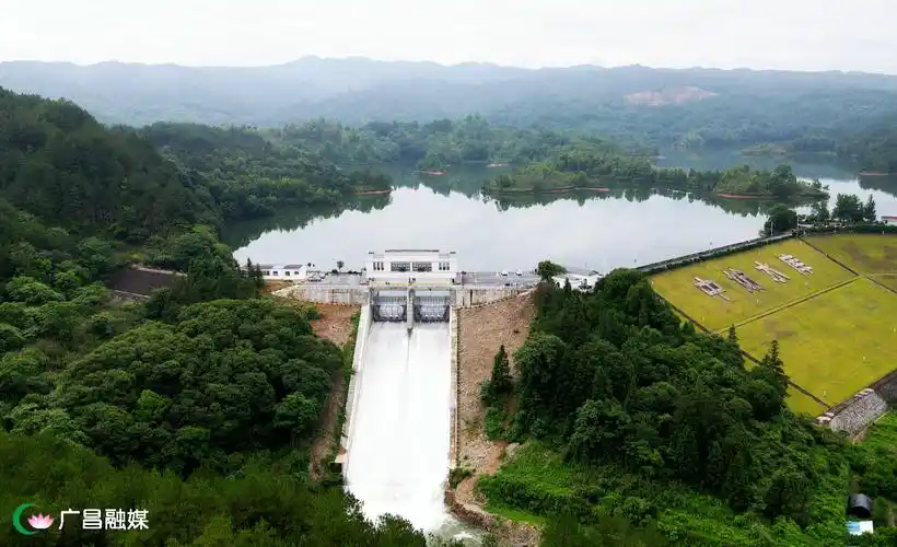 应对强降雨 水库提前泄洪腾库容-广昌新闻网-大江网(中国江西网)