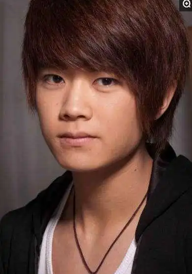 明星未出道,刘诗诗气质好,邓伦未变,杨幂没灵气,认出任嘉伦服