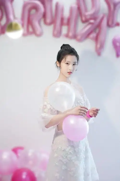 张婉儿生日快乐!明媚如你,可盼可期__财经头条