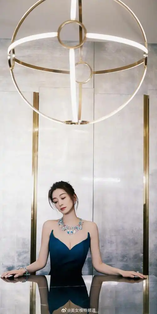 李小冉逆龄感活动组图