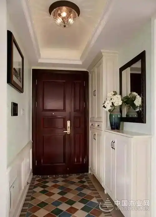 玄关的作用主要有三个,一般户型开门就是客厅,很容易形成穿堂风,而