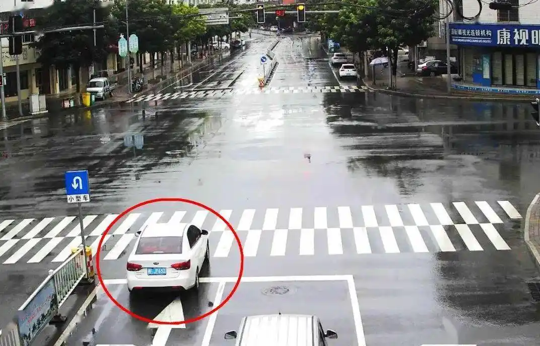 闯红灯右转会有三张图片吗,怎么才算右转闯红灯