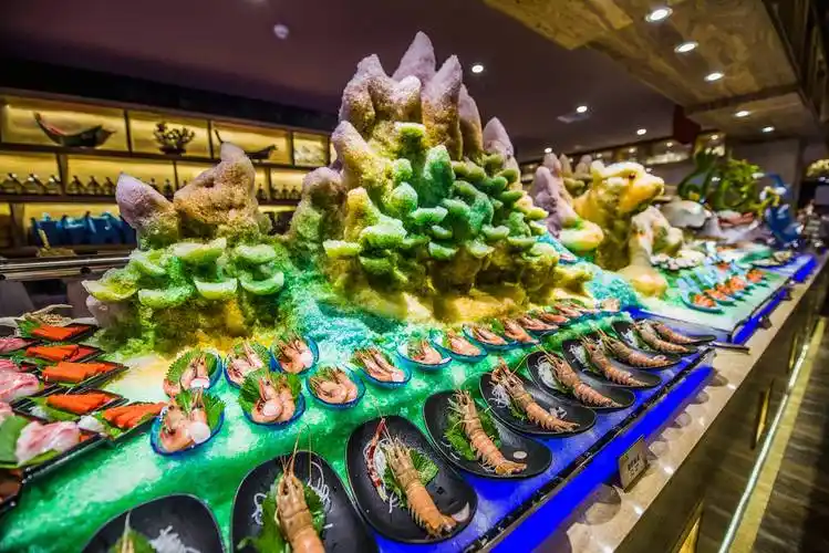 超过200米长的自助餐台不限量那海赤道全部任你随便挑选随便吃不限量!