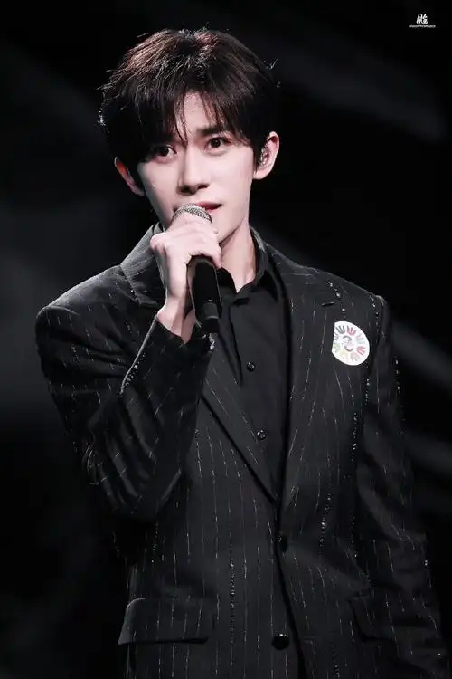 易烊千玺于适同框照